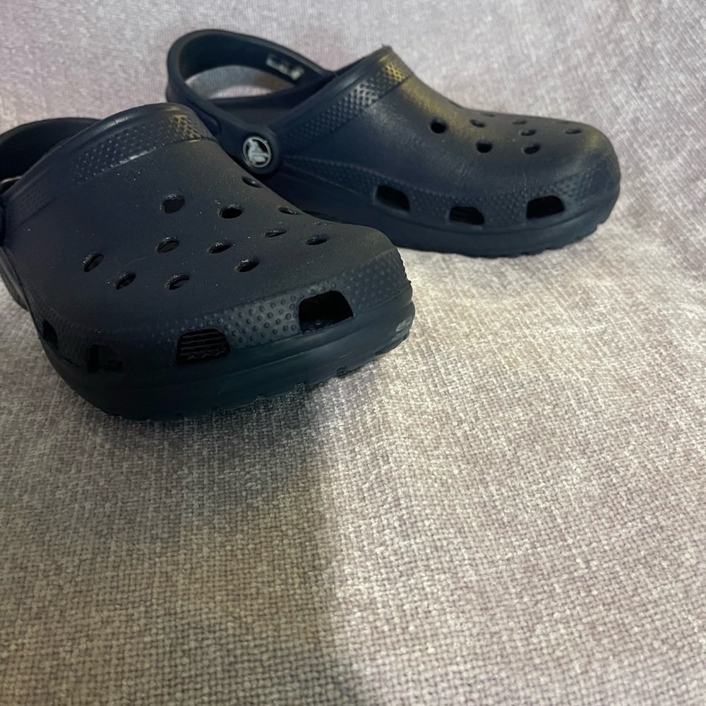 CROCS Dark Blue Shoes with Ventilation and Textured Footbed
